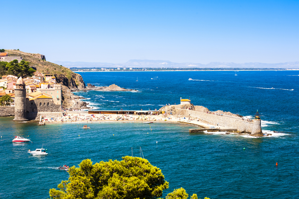 What are the advantages of buying a house in Collioure?