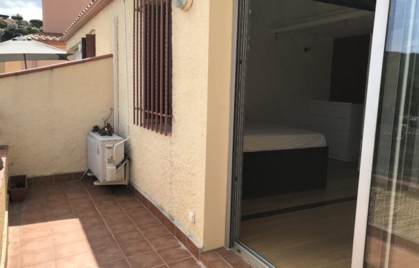 2 room apartment GARAGE terrace for sale in Collioure