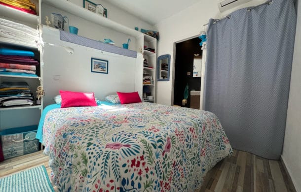 F3 apartment with interior patio in Collioure