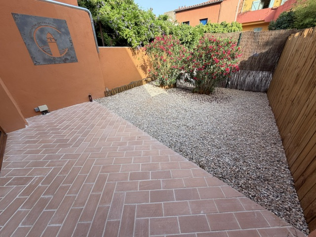 En vente à Collioure : immobilier de prestige : maison avec terrasses jardin et parking