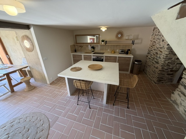 En vente à Collioure : immobilier de prestige : maison avec terrasses jardin et parking