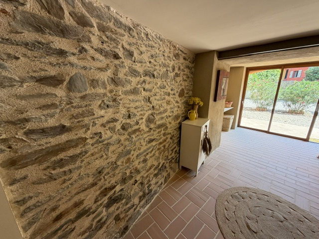 En vente à Collioure : immobilier de prestige : maison avec terrasses jardin et parking