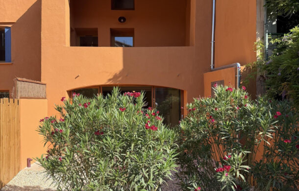 En vente à Collioure : immobilier de prestige : maison avec terrasses jardin et parking