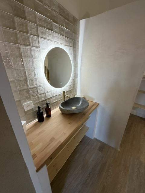 En vente à Collioure : immobilier de prestige : maison avec terrasses jardin et parking