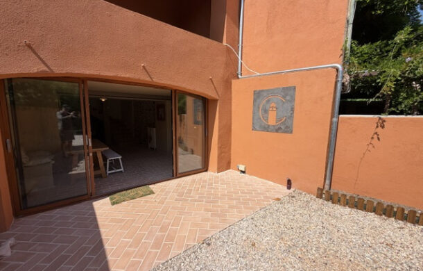 En vente à Collioure : immobilier de prestige : maison avec terrasses jardin et parking