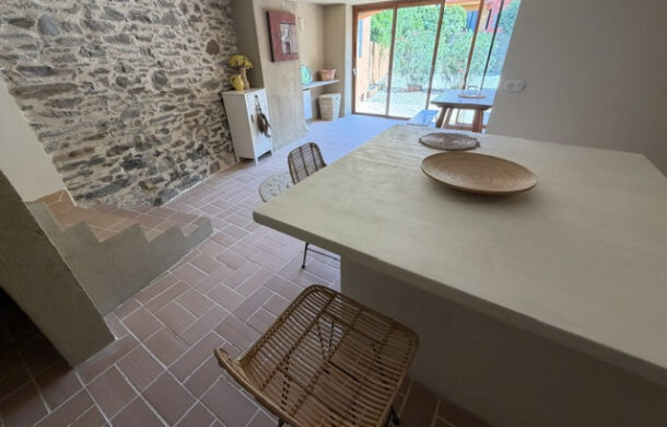 En vente à Collioure : immobilier de prestige : maison avec terrasses jardin et parking